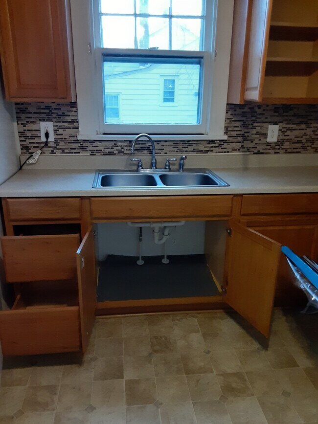 Building Photo - 5506 Chesterfield Dr