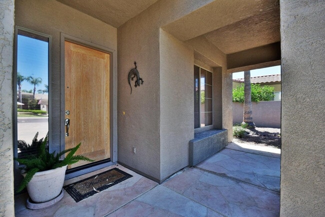 Building Photo - 483 W Carob Dr