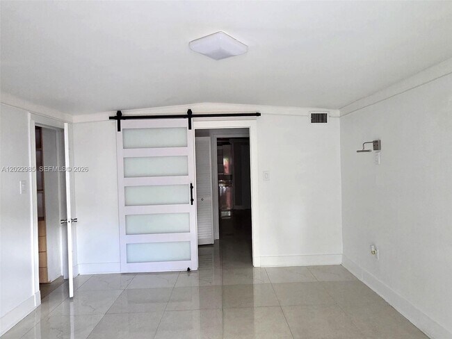 Foto del edificio - 1310 N 70th Way
