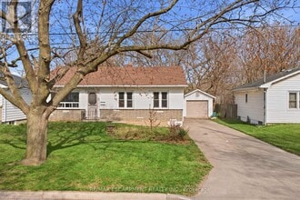 Building Photo - 36 Woodelm Dr