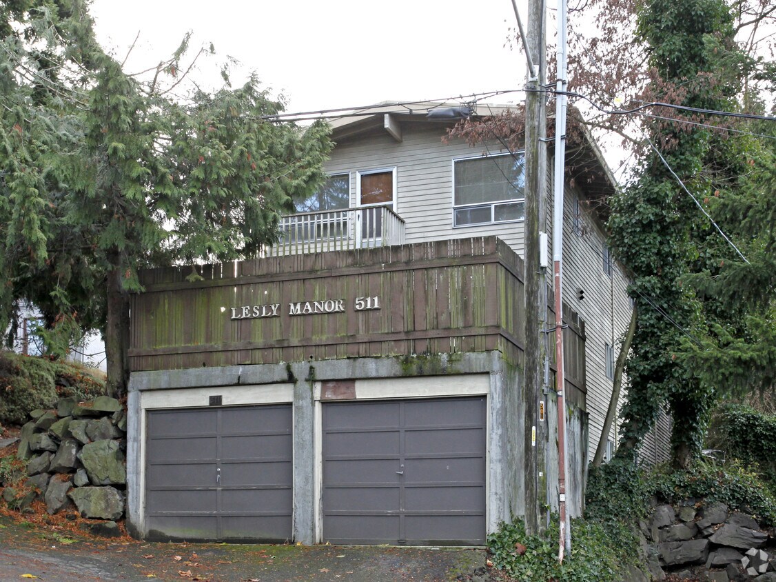 Building Photo - Lesly Manor Apts