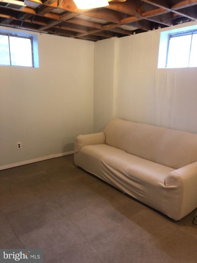 Foto del edificio - 6813 Carlinda Ave