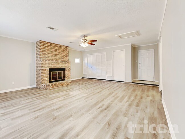 Building Photo - 6422 French Chateau Dr