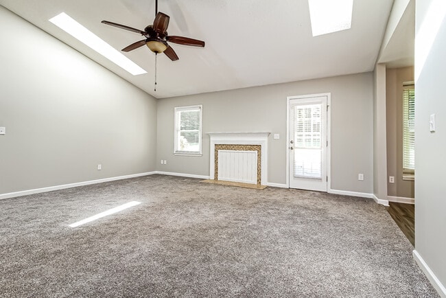 Building Photo - 7 Poppy Meadow Ln