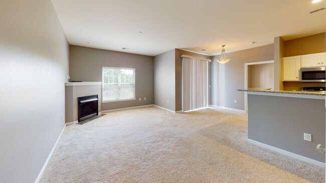 Building Photo - Second Floor Front View 2 Bedroom in a Gat...