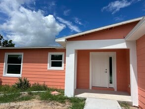 Building Photo - 340 Sea Grape St