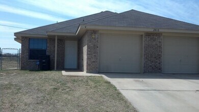 Building Photo - 2810 Alma Dr