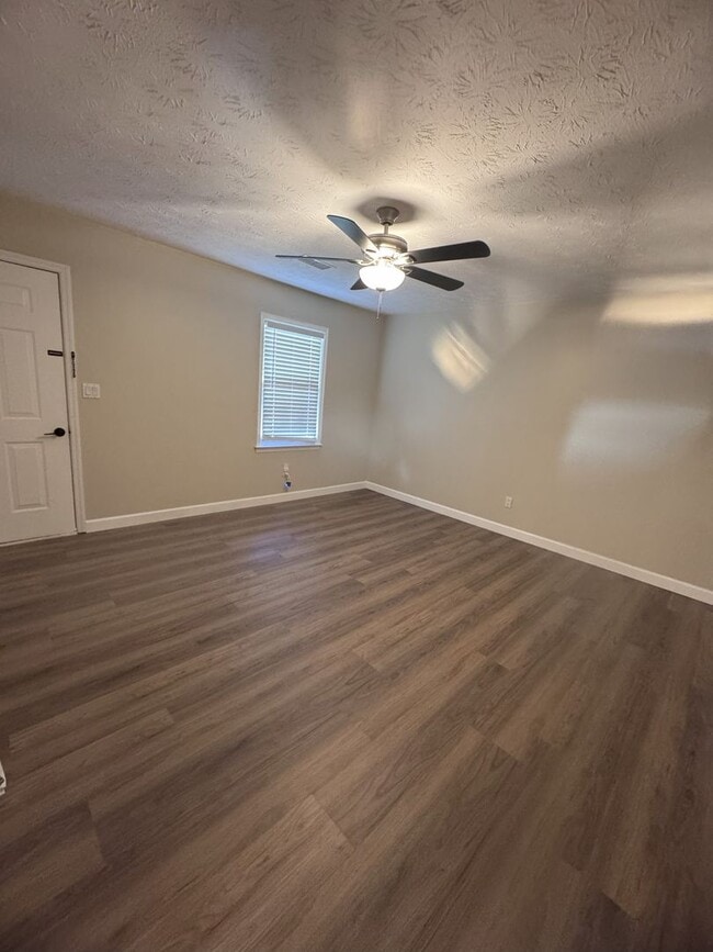 Building Photo - You Don't Want To Miss This Home