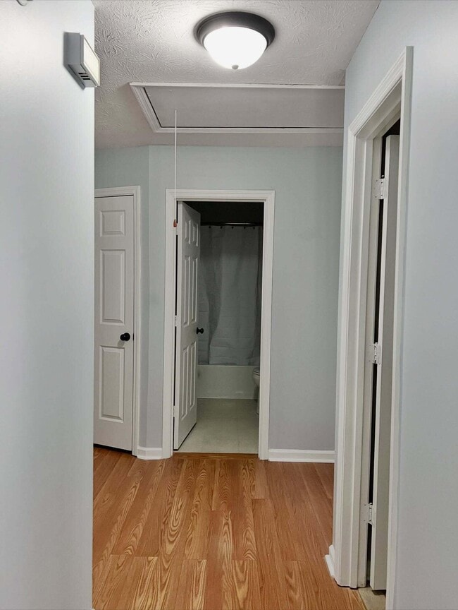 Building Photo - 100 Woodview Dr