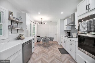 Building Photo - 8812 Churchfield Ln