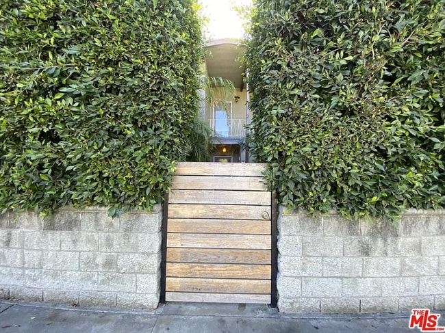 Front entrance - 2521 Abbot Kinney Blvd
