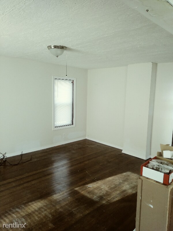 Building Photo - 3 br, 1 bath House - 59 hubbard street