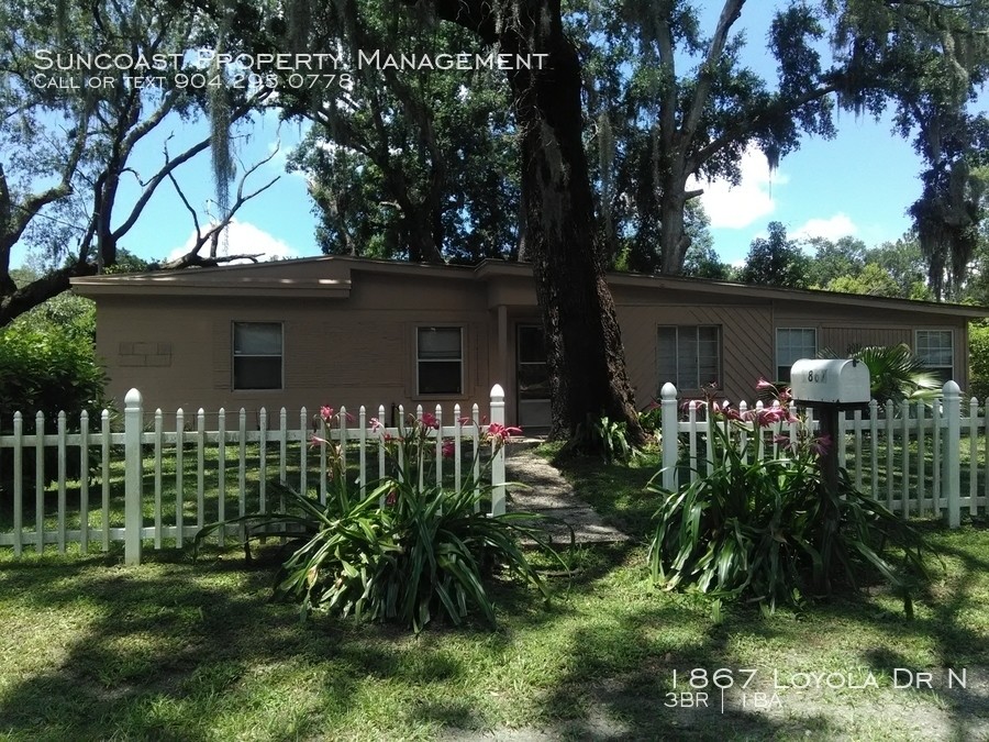 Primary Photo - 3 Bedroom with Fenced in Backyard!!
