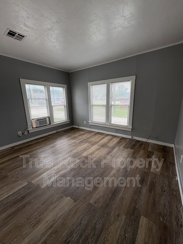Foto del edificio - 225 N Hope Ave