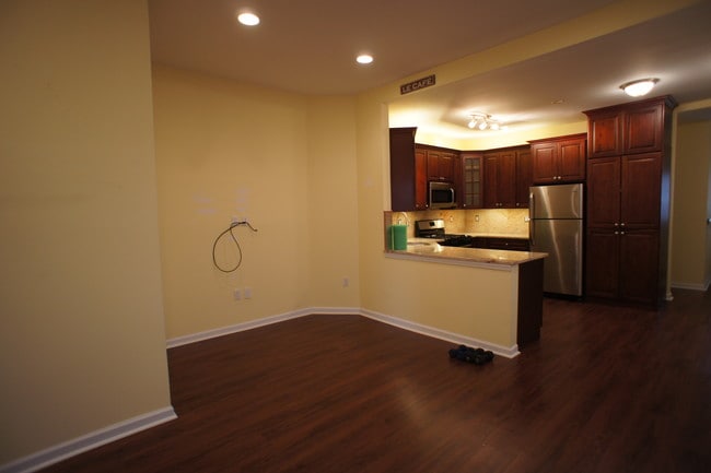 Building Photo - 1429 Bath Ave