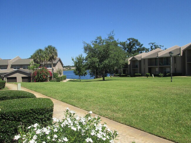 Foto del edificio - Don't miss this 3/2.5 Park Lake Townhouse ...