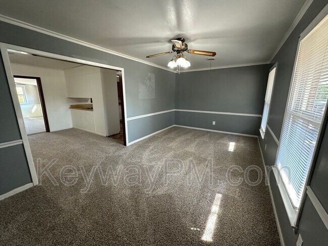 Foto del edificio - 4431 Roxbury Dr