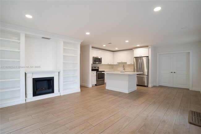 Building Photo - 2320 SW 89th Ct