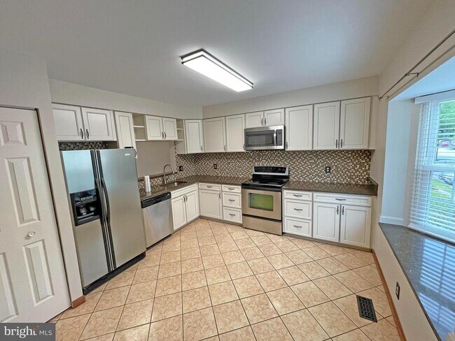 Foto del edificio - 4006 Forest Valley Rd