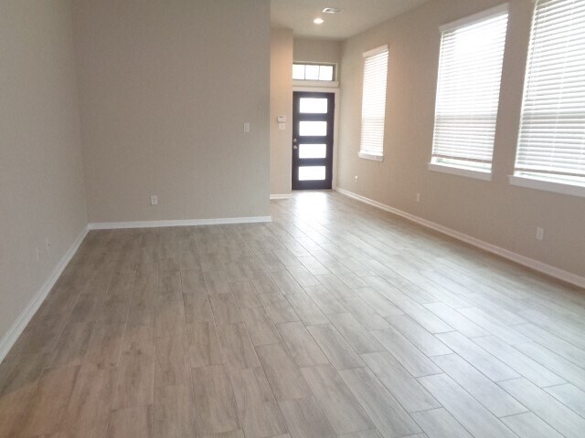 Foto del edificio - 27029 Sofia Forest Dr