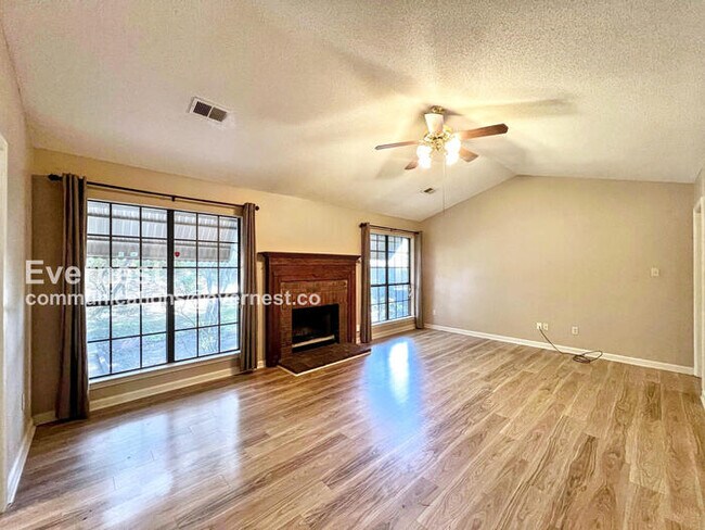 Foto del edificio - 7778 Stacey Dr