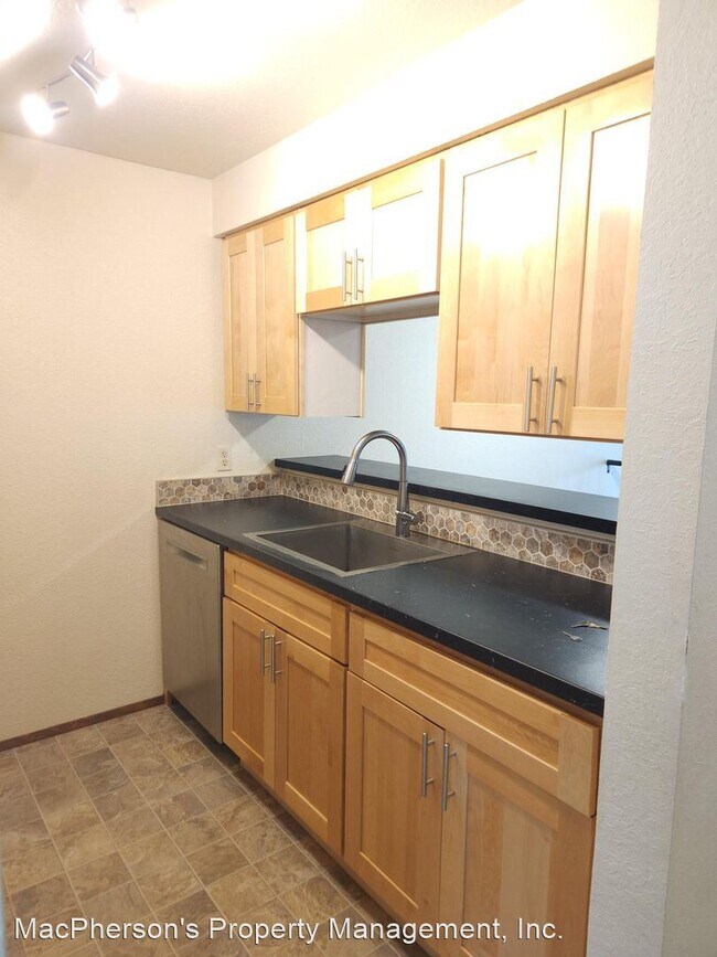 Building Photo - 2 br, 1 bath House - 9484 Redmond-Woodinvi...