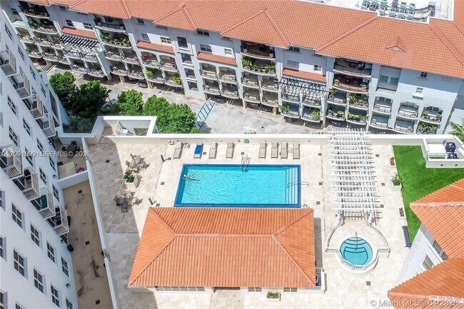Foto del edificio - 2030 Douglas Rd