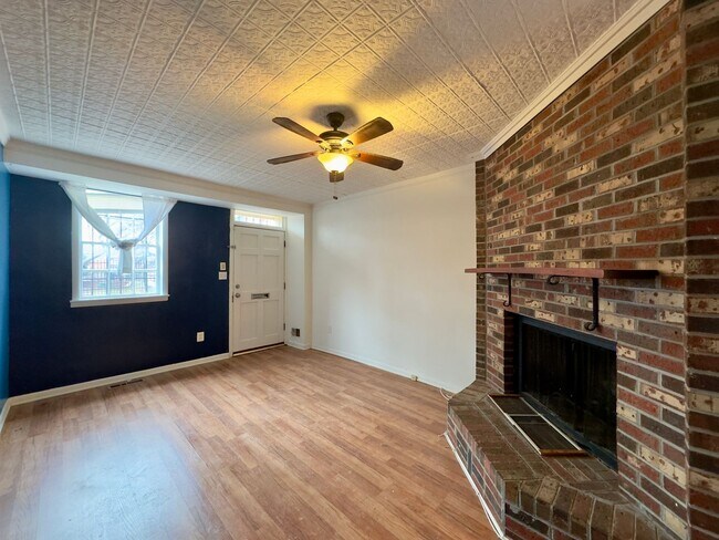 Building Photo - Charming 2 Bedroom/1 Bathroom Townhome in Baltimore, MD!