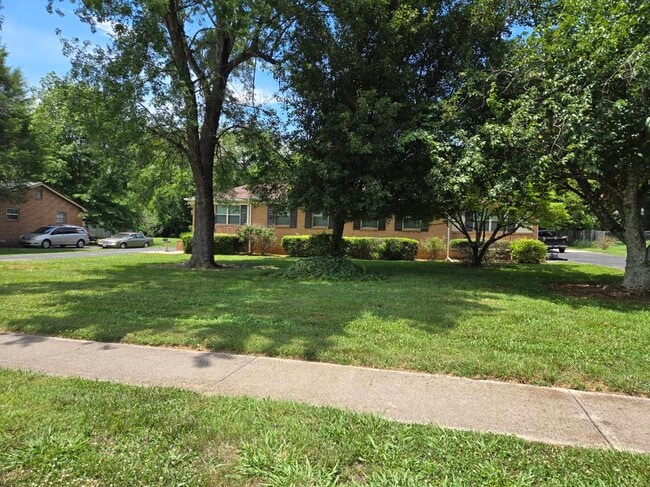 Building Photo - 11617 S Williamsburg Dr