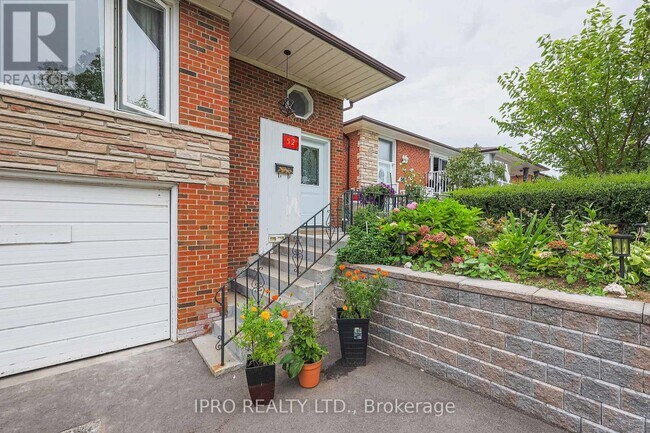 Building Photo - 52 Dellbrook Crescent