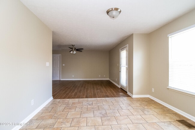 Foto del edificio - 156 John Court