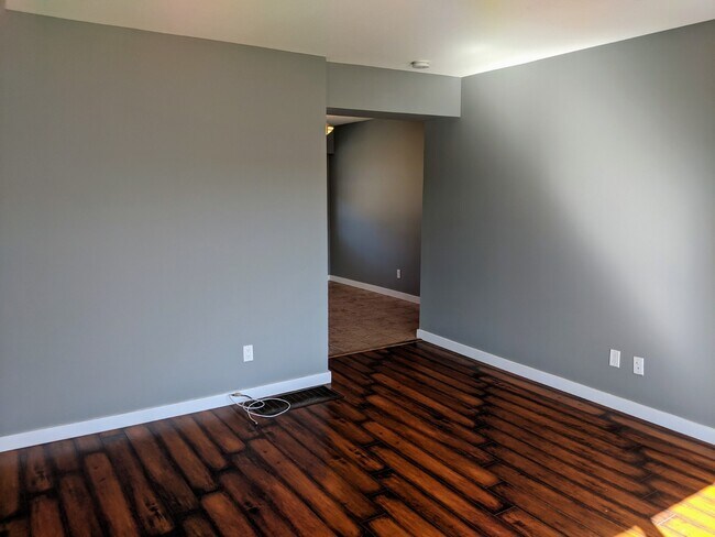 Photo du bâtiment - 1716 Willowbrook Crescent