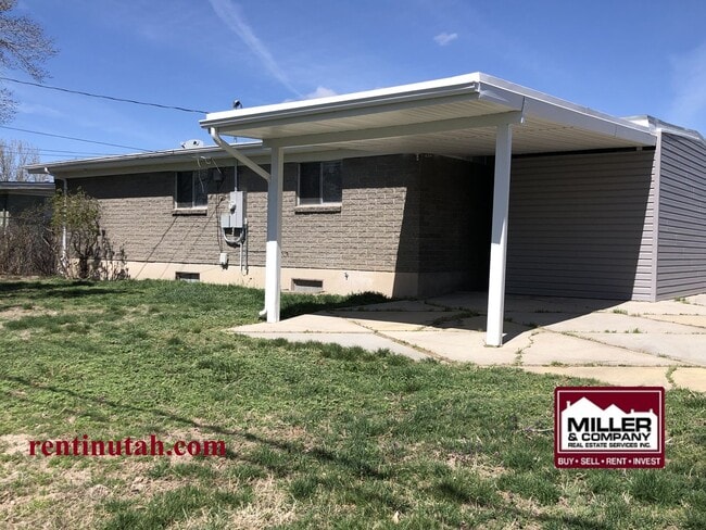 Building Photo - 1625 Paradise Ln