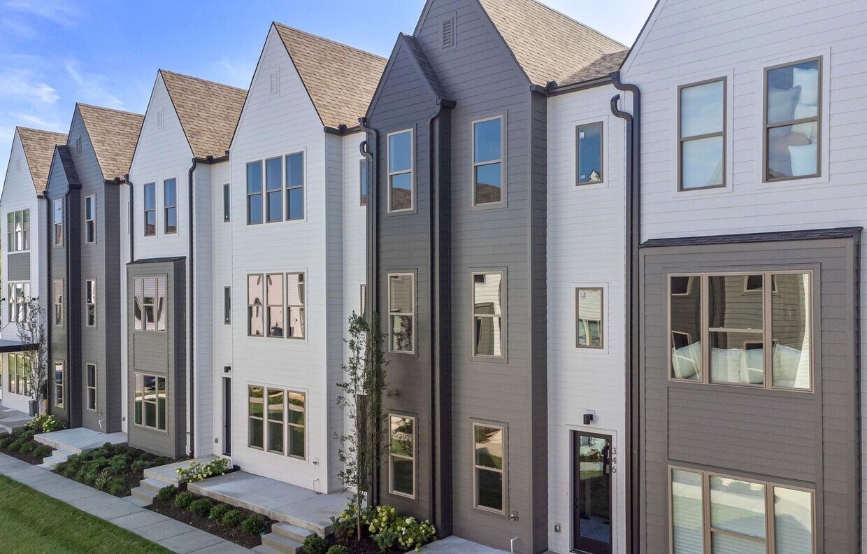 BEAUTIFUL 3 BED 3.5 BATH TOWNHOME - BEAUTIFUL 3 BED 3.5 BATH TOWNHOME
