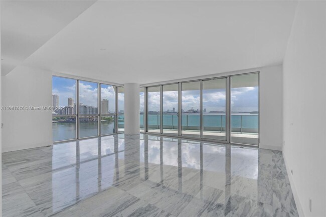 Foto del edificio - 1331 Brickell Bay Dr