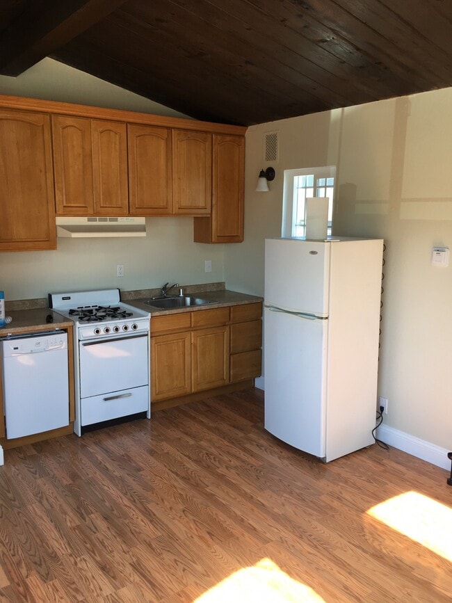 Building Photo - 1513 Derby St