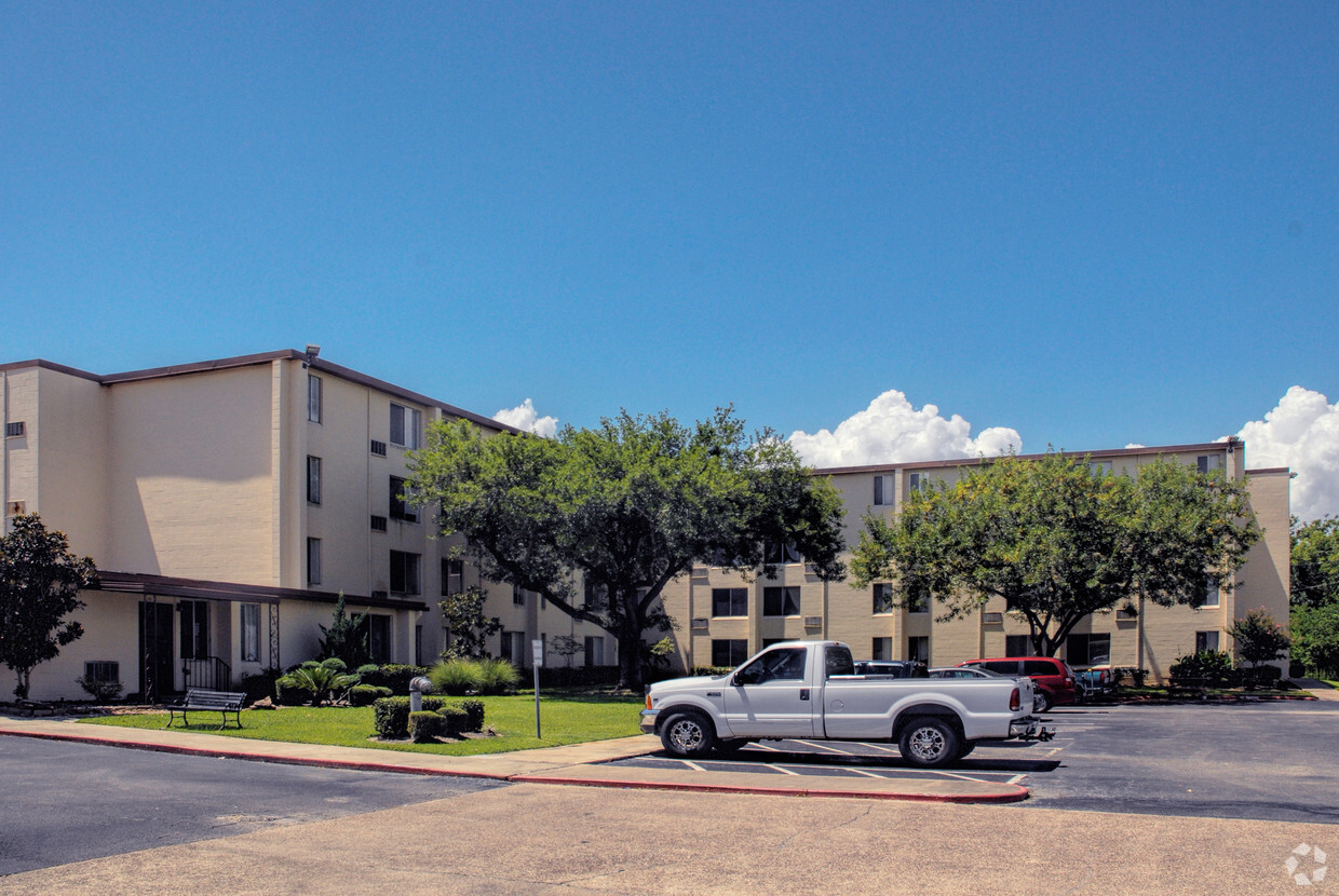 Primary Photo - Centennial Square Apartments