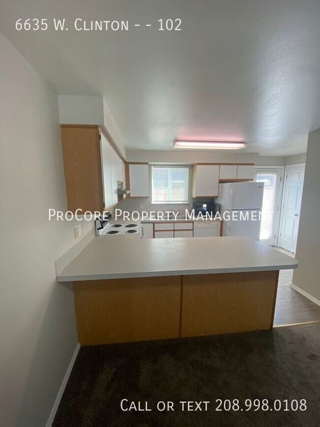 Foto del edificio - 6635 W Clinton Ln