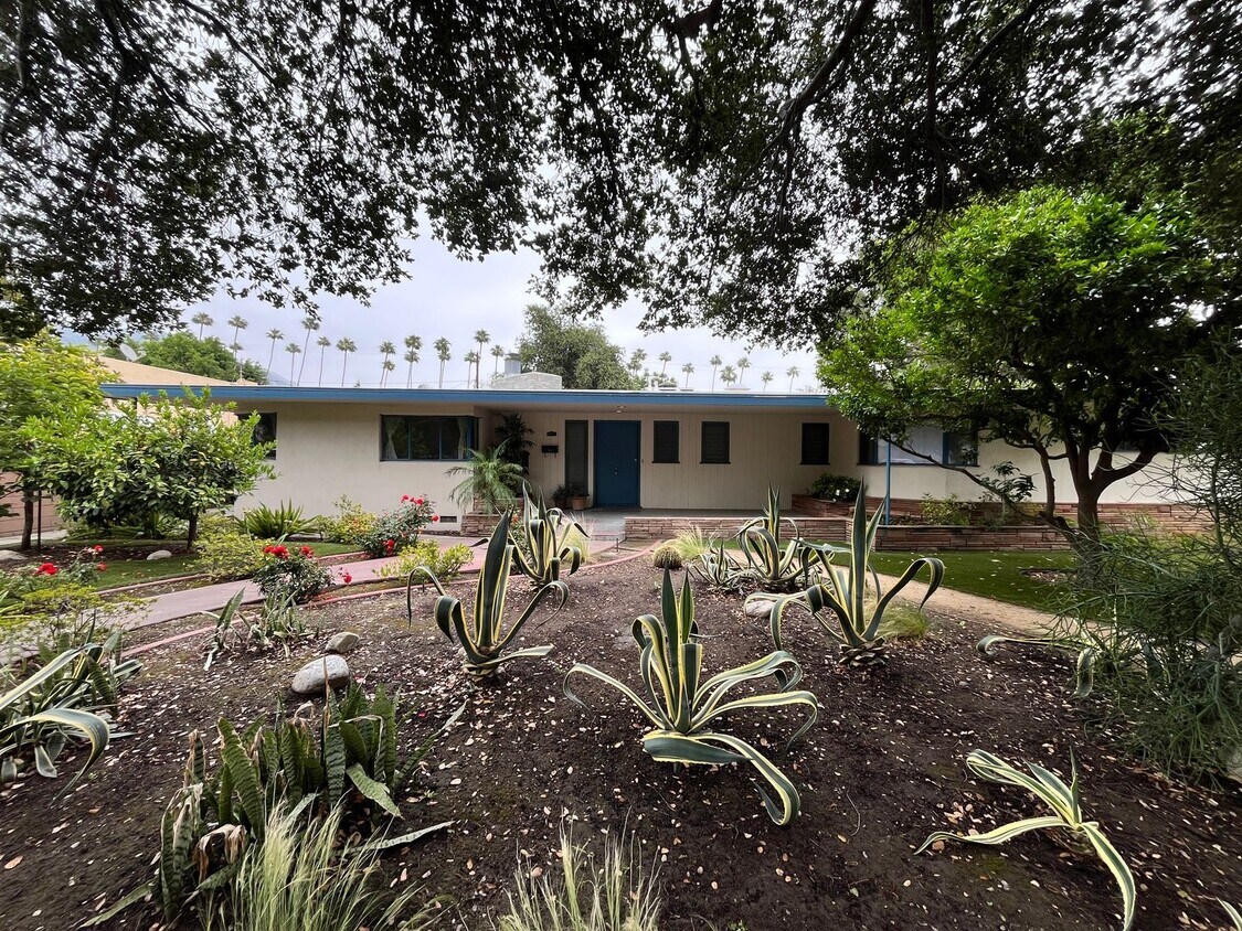 Primary Photo - 1122-1124 N San Gabriel Ave