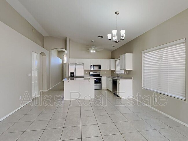 Building Photo - 1656 E Palomino Dr