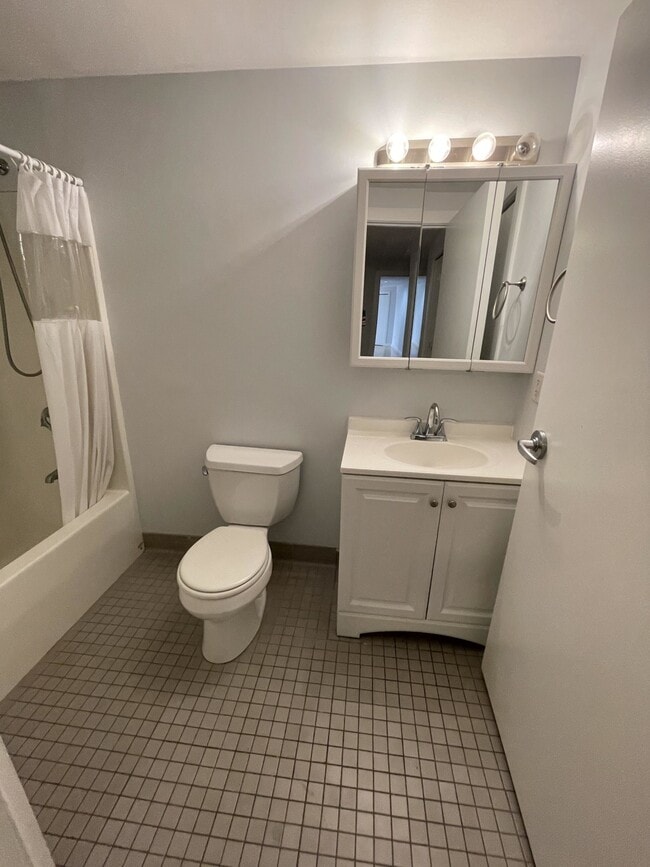 Building Photo - 542 Commonwealth Ave