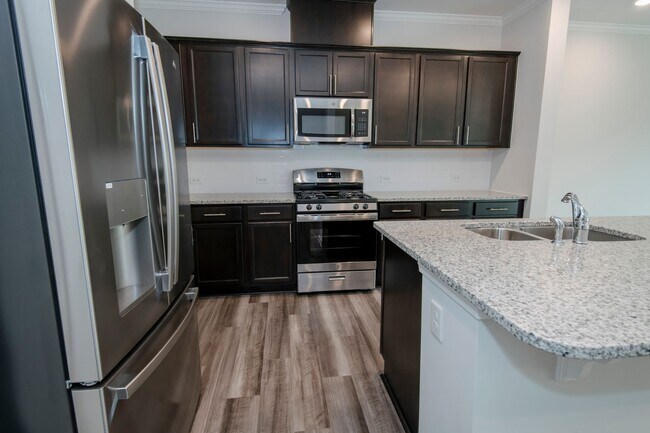 Foto del edificio - Beautiful 3 Bedroom 2.5 Bathroom Townhome ...