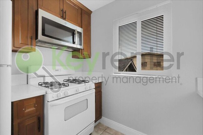 Foto del edificio - 5726 Falconer Way