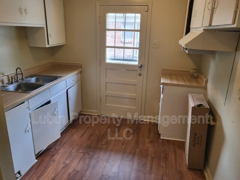 Foto del edificio - 3553 Clayphil Ave