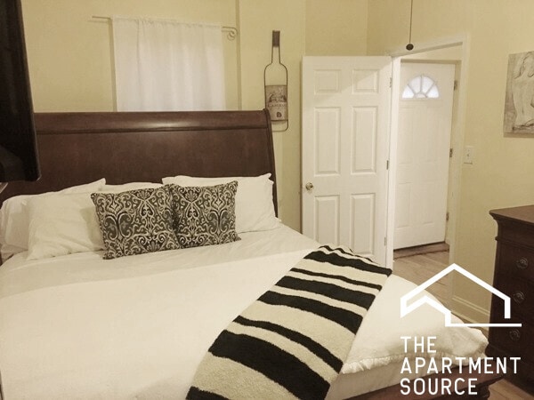 Building Photo - 918 Green Bay Rd