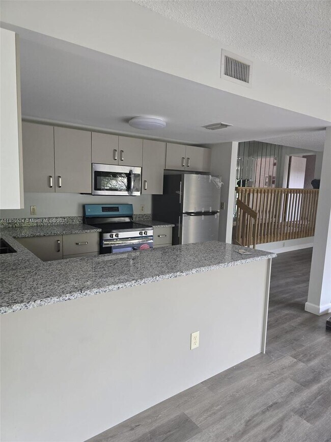 Building Photo - 4705 SW 62nd Ave