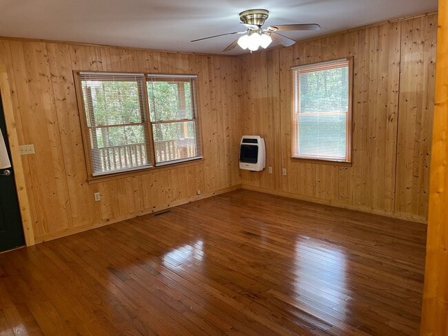 Building Photo - Cabin