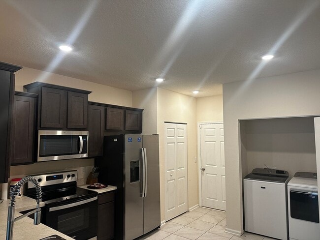 Foto del edificio - 832 Observatory Pkwy