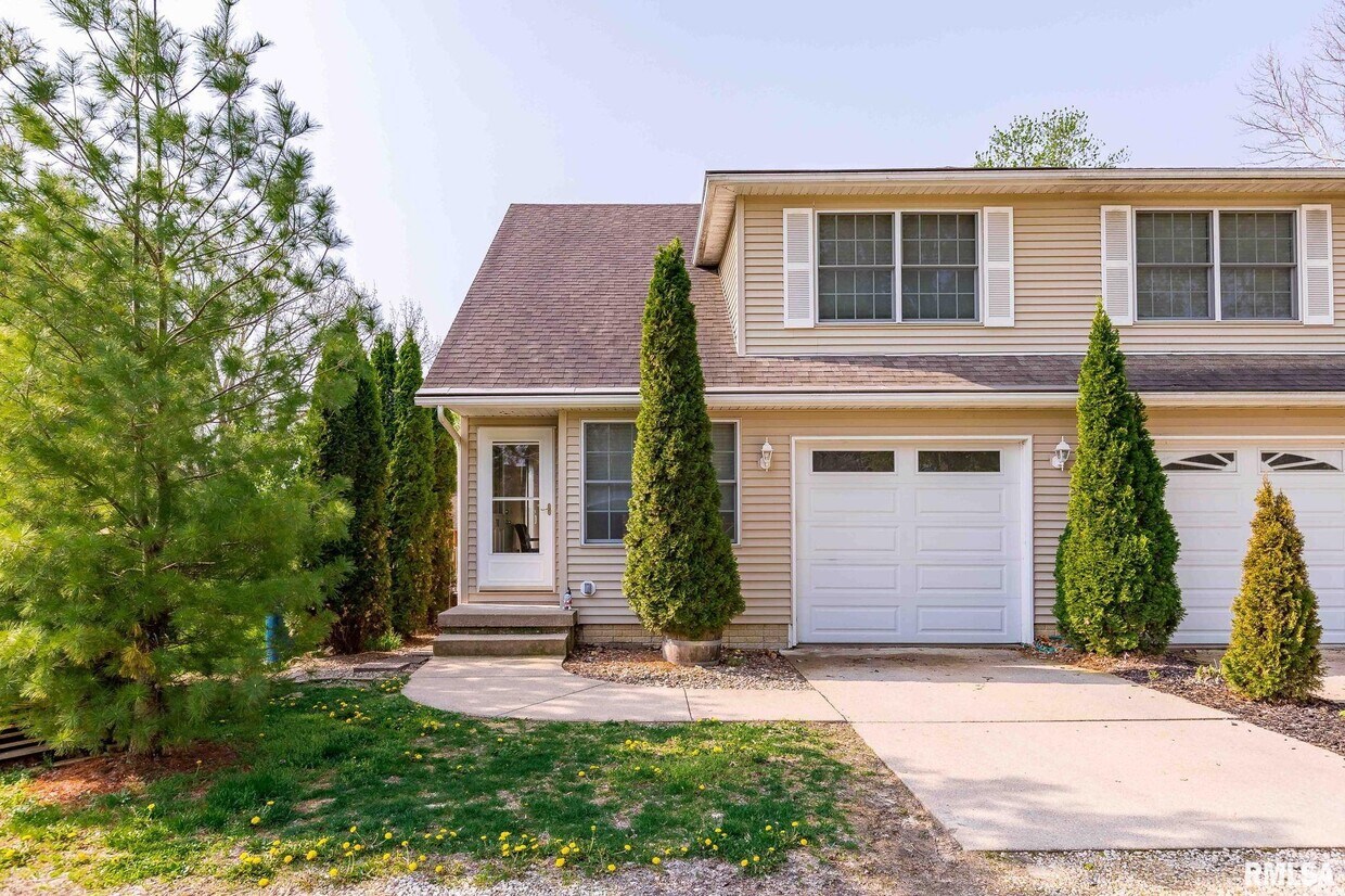 310 S 3rd St, Le Claire, IA 52753 House Rental in Le Claire, IA