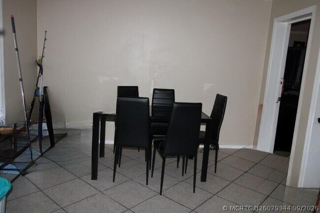 Foto del edificio - 1488 W 31st St